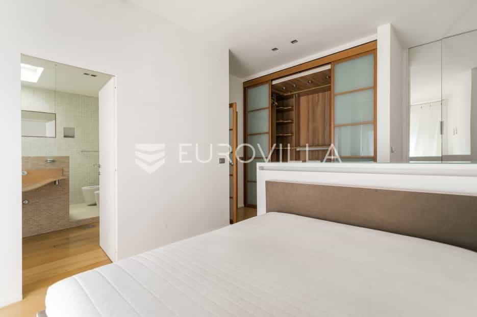 公寓 在 Zagreb,  10790284