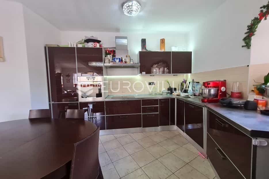 жилой дом в Trogir, Splitsko-dalmatinska županija 10790322