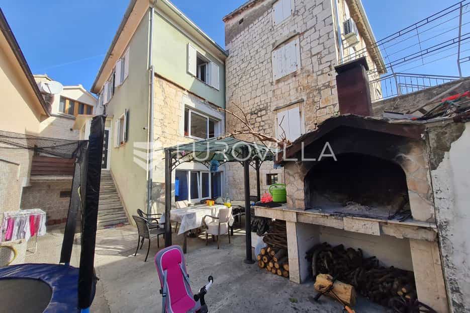 casa en Trogir, Splitsko-dalmatinska županija 10790322