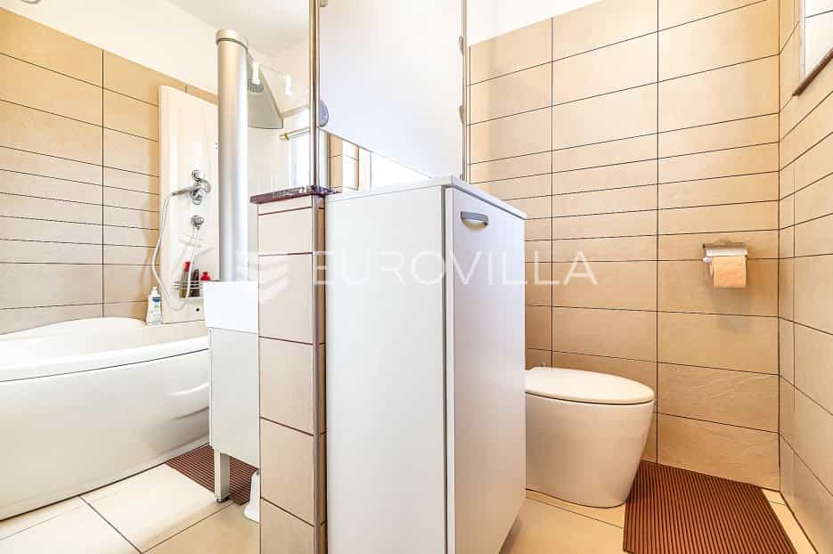 Condominium in Zagreb,  10790450