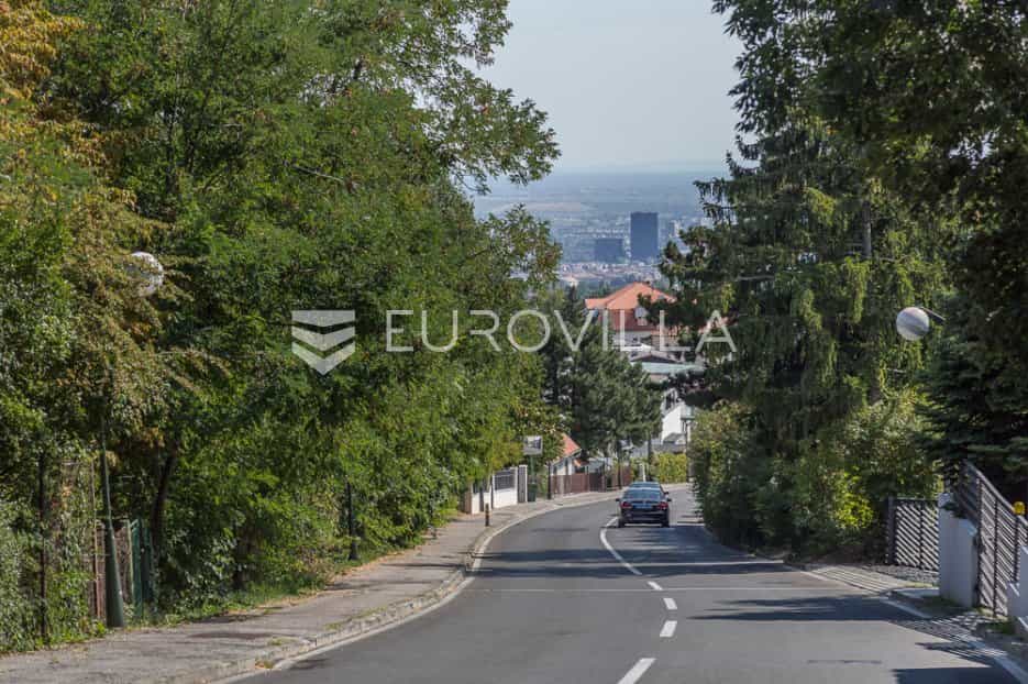 Land in Zagreb,  10790509