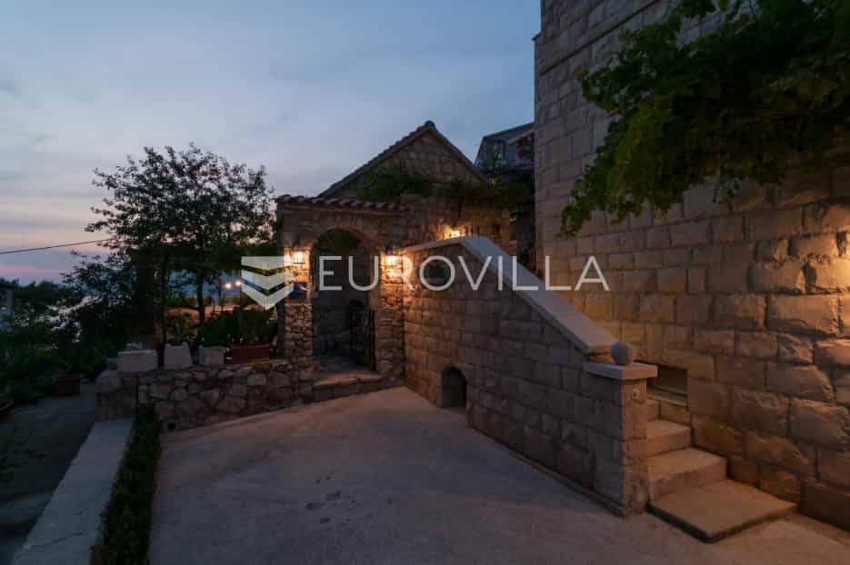 casa en Lokva Rogoznica, Splitsko-dalmatinska županija 10790575