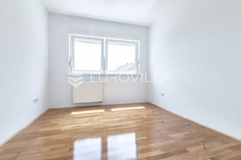 Condominium in Zagreb,  10790792
