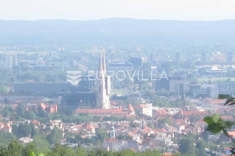 Land in Zagreb,  10791050