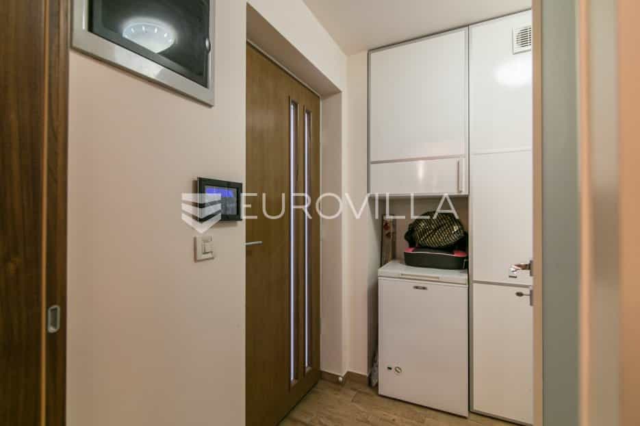 公寓 在 Zagreb,  10791244