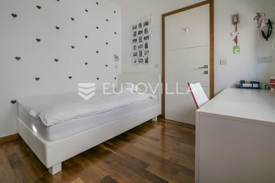 Condominium in Zagreb,  10791244