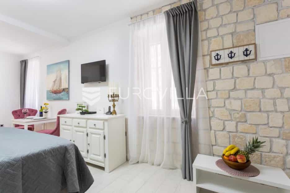 Condominium in Split, Splitsko-Dalmatinska Zupanija 10791478