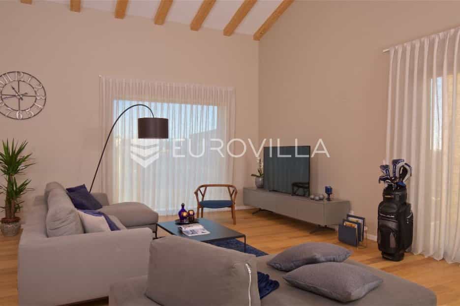 rumah dalam Brtonigla, Istarska županija 10791551