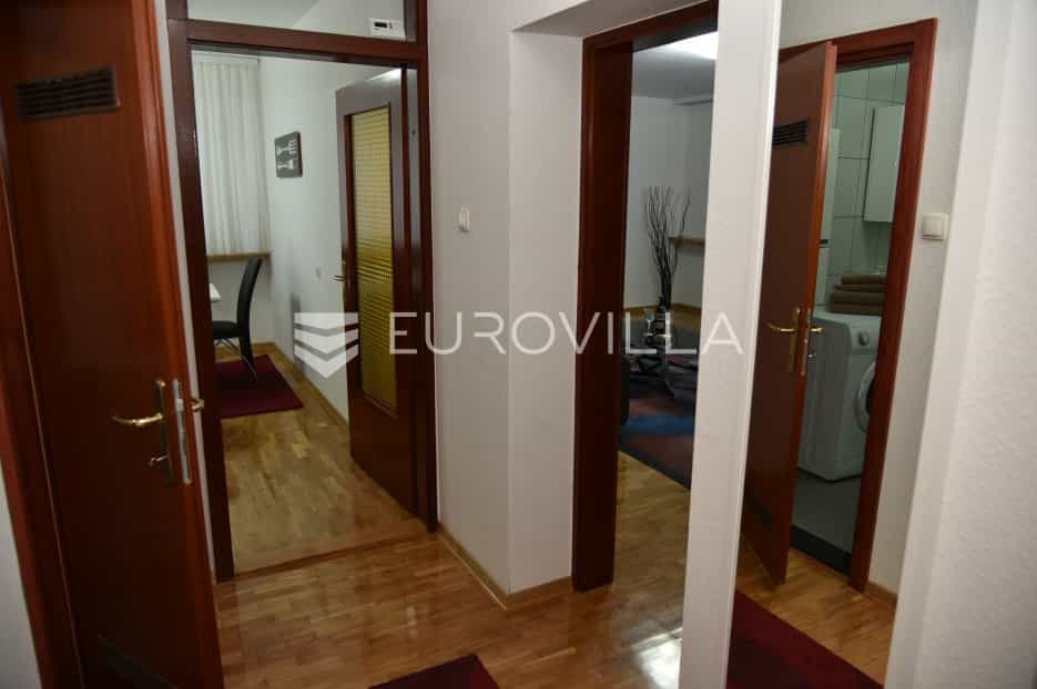 Condominium in Sesvete, Grad Zagreb 10791802