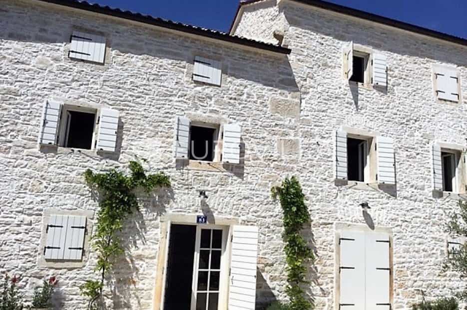 房子 在 Martinčići, Istarska županija 10791988
