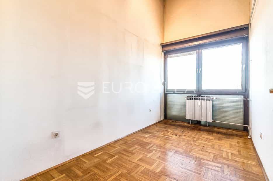 公寓 在 Zagreb,  10792082