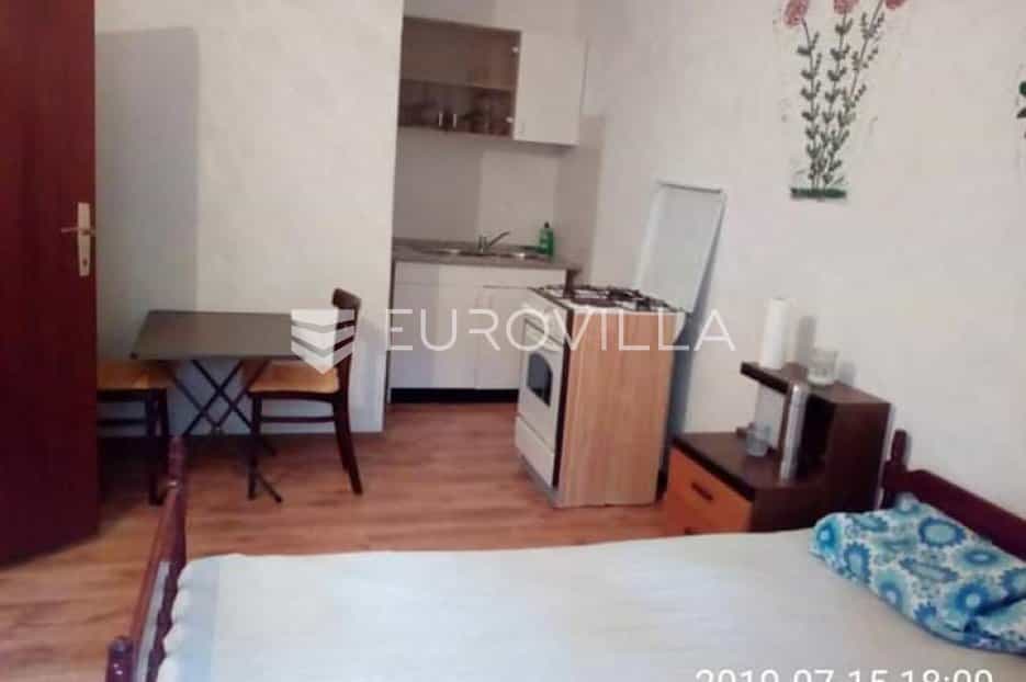 公寓 在 Bol, Splitsko-dalmatinska županija 10792142