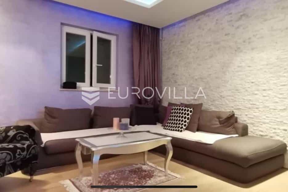 Condominium in Makarska, Splitsko-Dalmatinska Zupanija 10792166