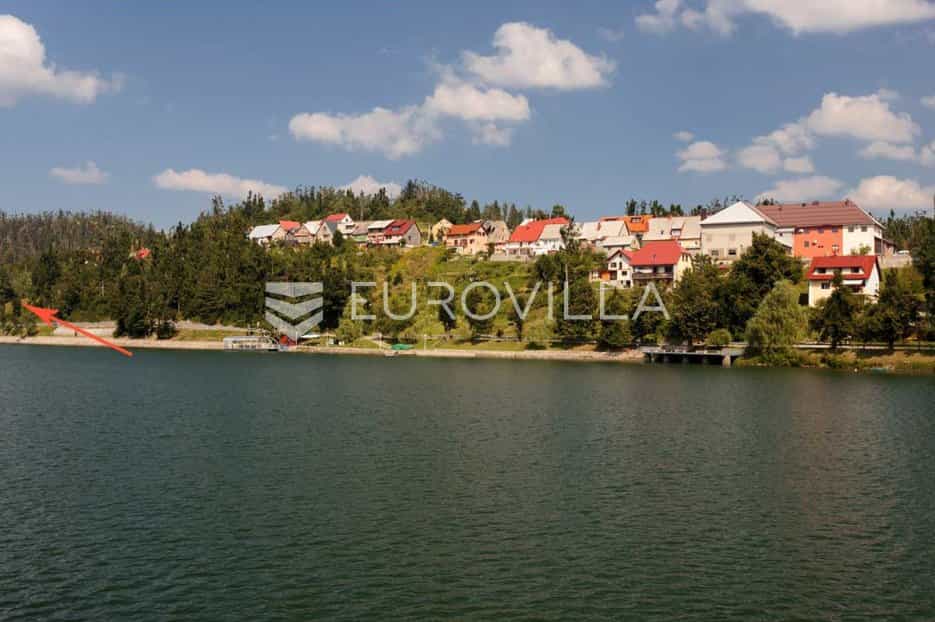 Tierra en Fuzine, Primorsko-Goranska Županija 10792176