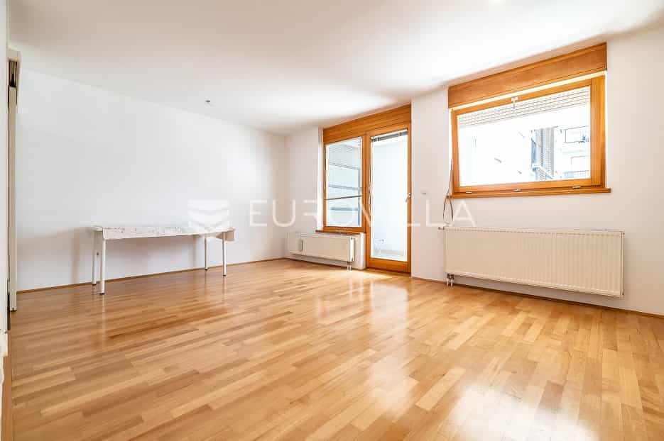 Condominium in Zagreb,  10792246
