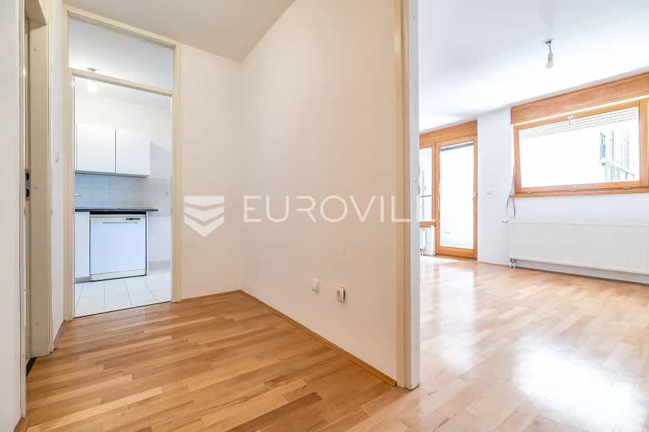 Condominium in Zagreb,  10792246