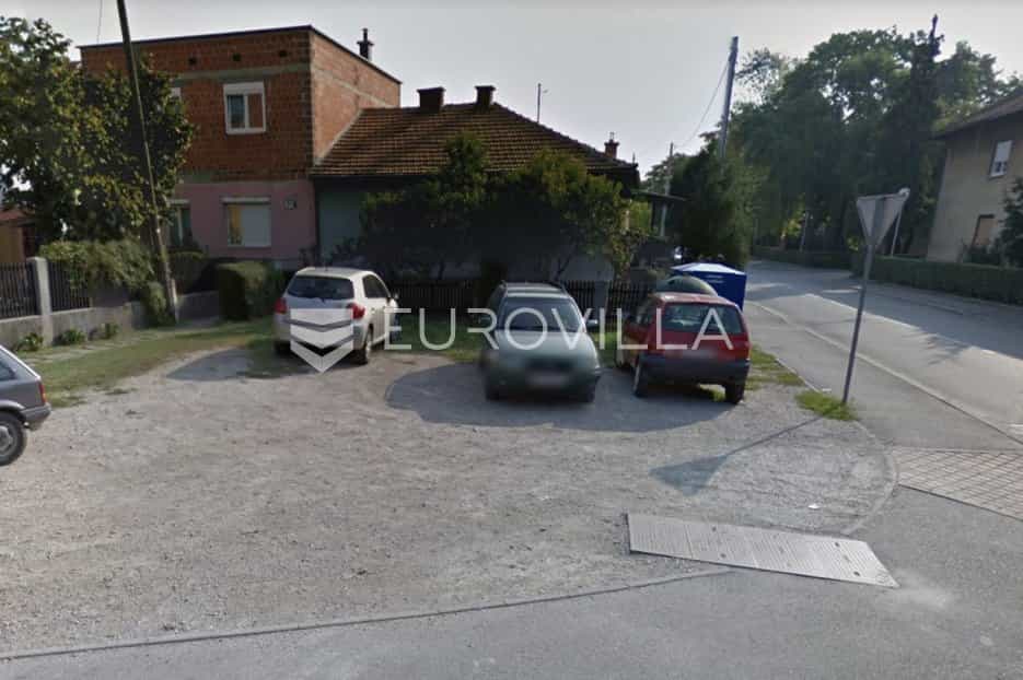 Land in Zagreb,  10792302