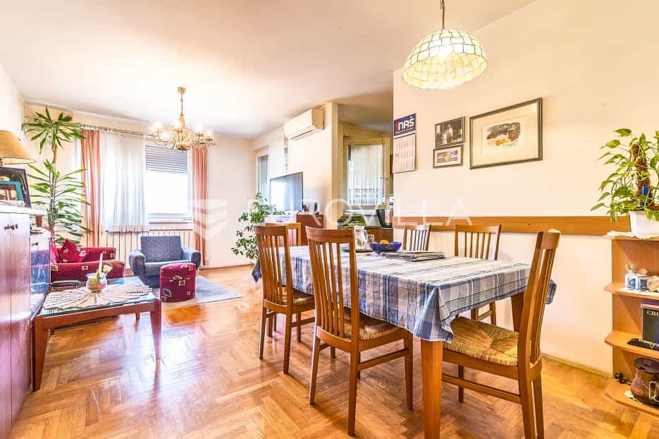 Condominium in Zagreb,  10792317