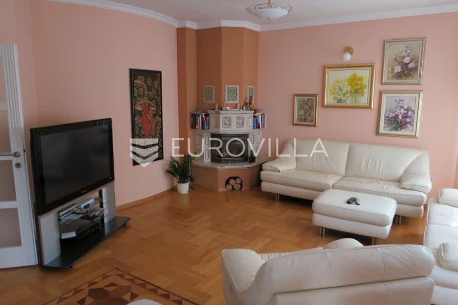 rumah dalam Hrelici, Zagreb, Grad 10792453