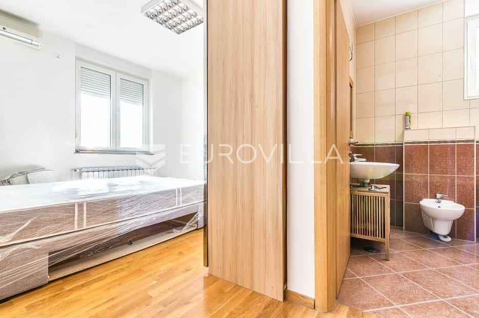 Condominium in Zagreb,  10792543