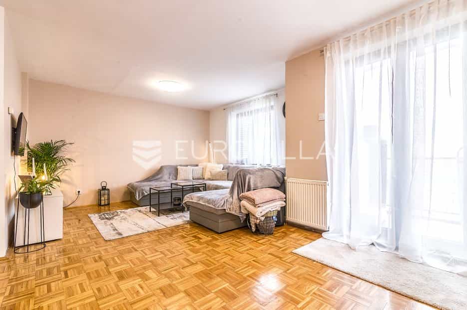 Condominium dans Stenjevec, Zagreb, Grad 10792665