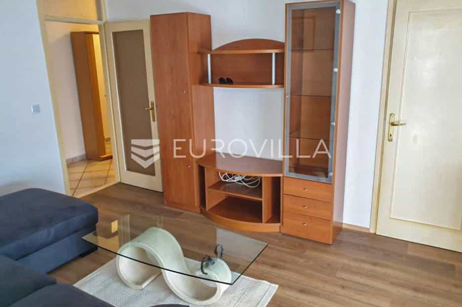 Condominium in Split, Splitsko-Dalmatinska Zupanija 10792789