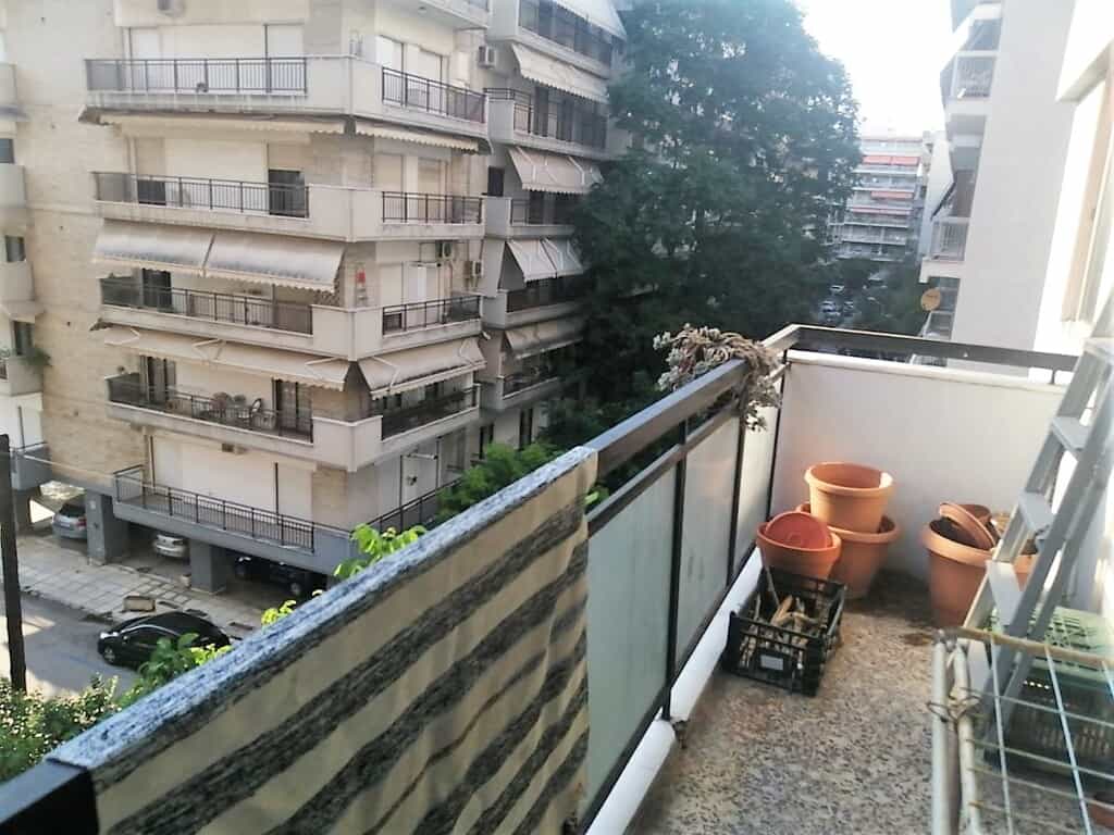 Condominium in Thessaloniki,  10792970