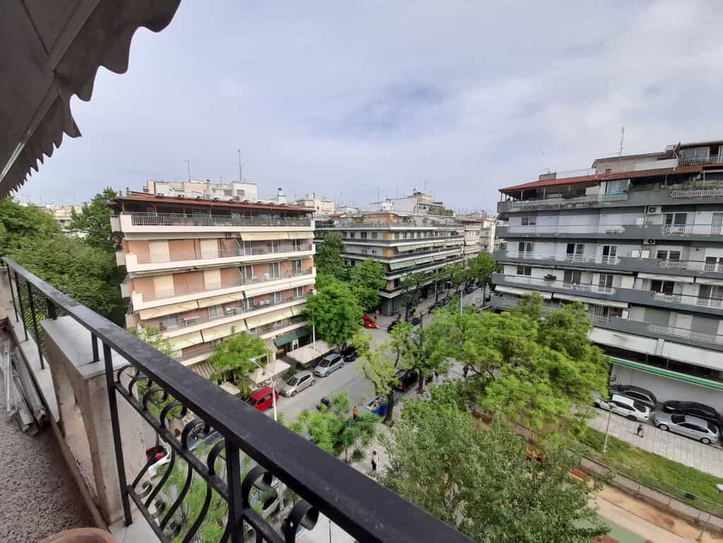 Condominio en Thessaloniki,  10793467