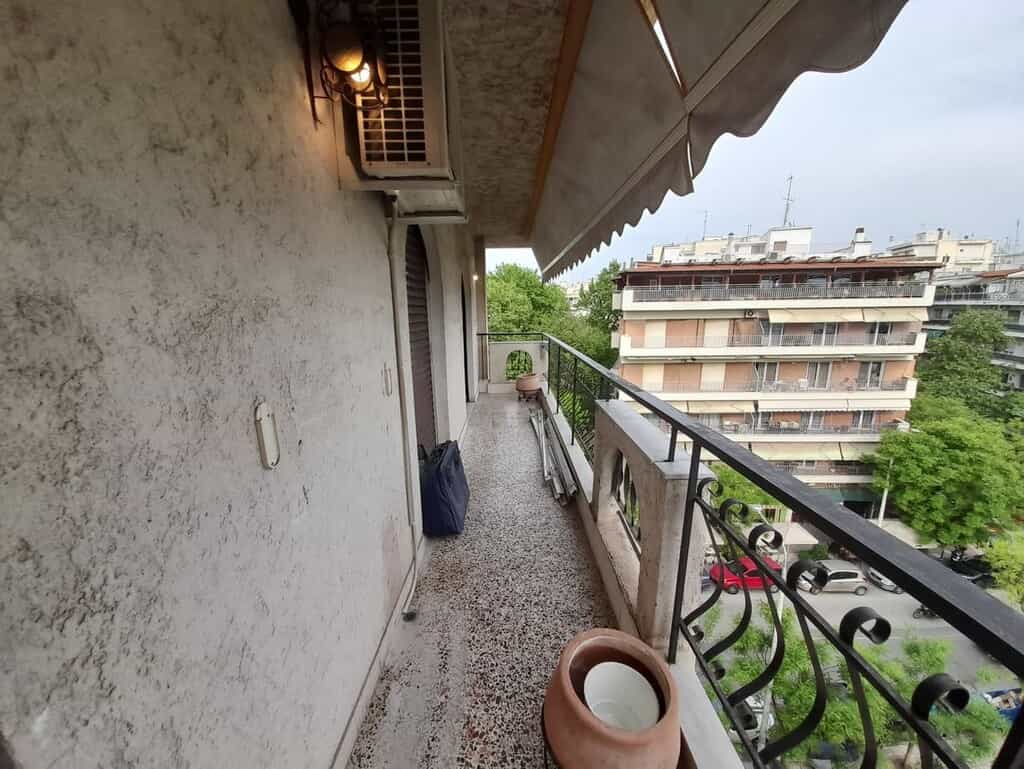 公寓 在 Thessaloniki,  10793467