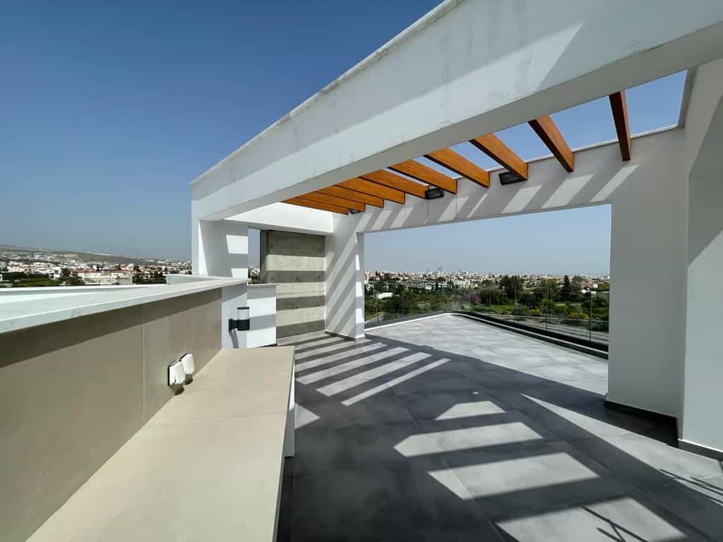 Condominium in Kato Polemidia, Limassol 10793575