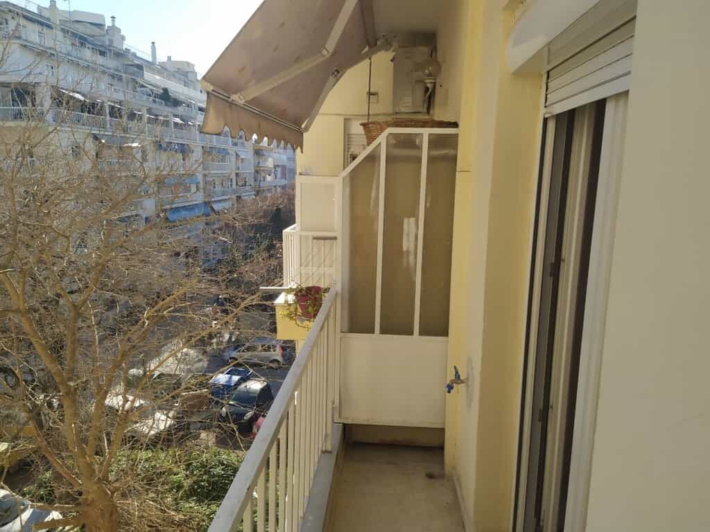 公寓 在 Thessaloniki,  10793916