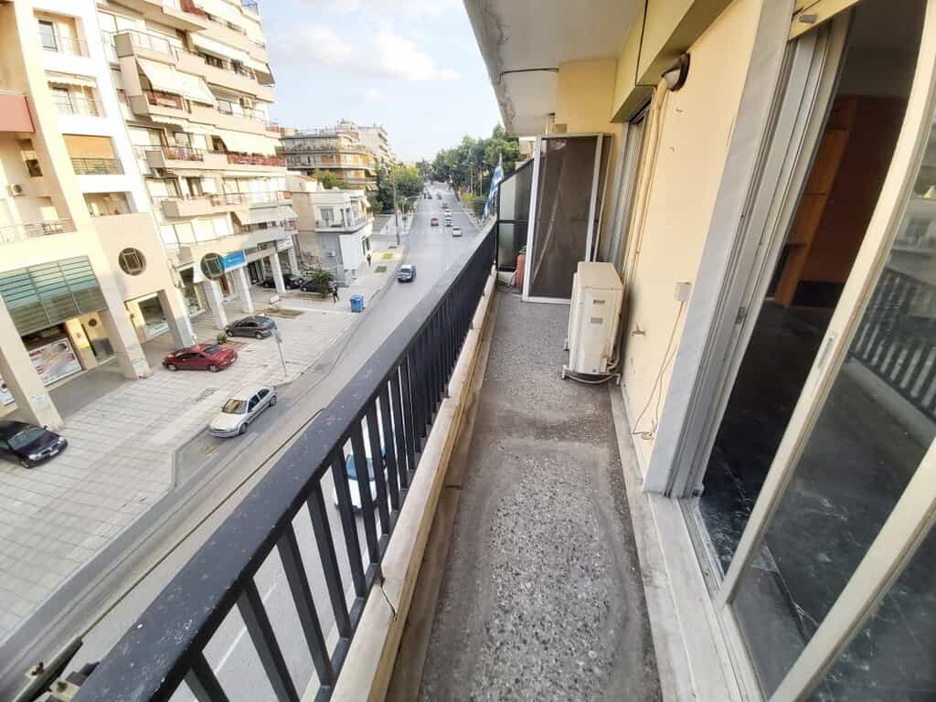 Condominium in Thessaloniki,  10794360