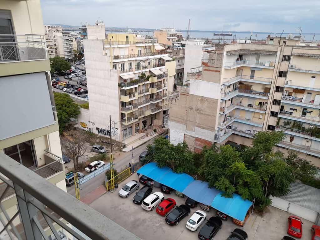 קוֹנדוֹמִינִיוֹן ב Thessaloniki,  10794480