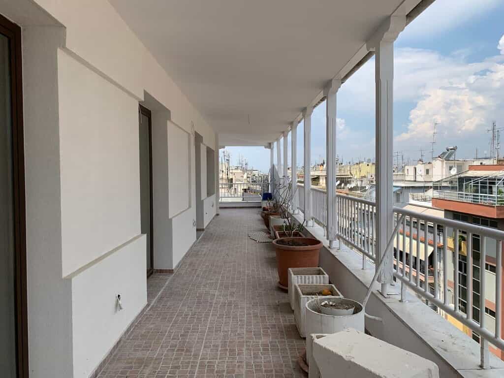 Condominium dans Thessaloniki,  10795180
