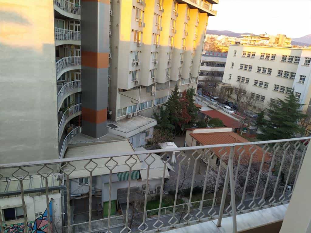 Condominium in Thessaloniki,  10795515