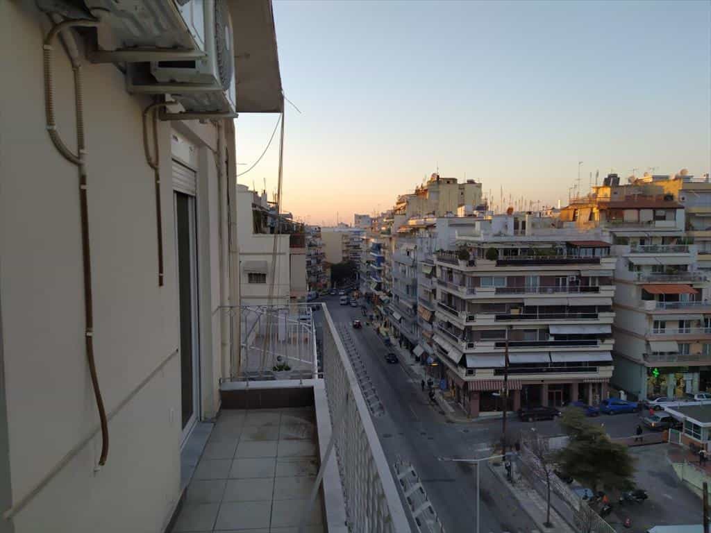 Condominio en Thessaloniki,  10795515