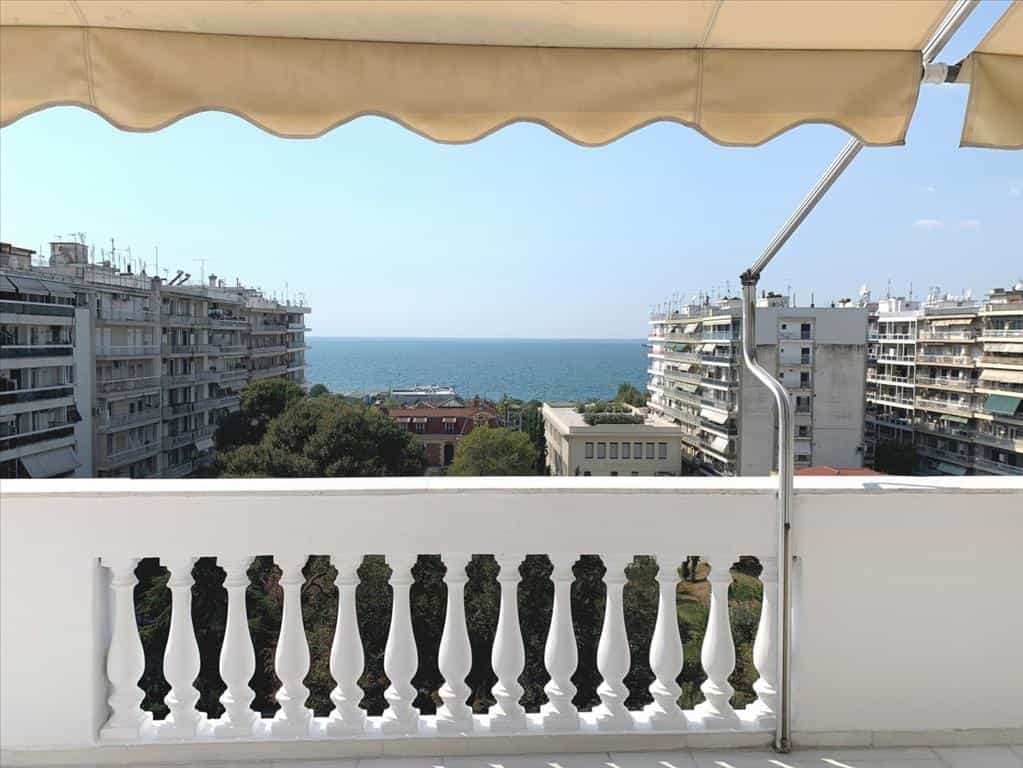 公寓 在 Thessaloniki,  10795964