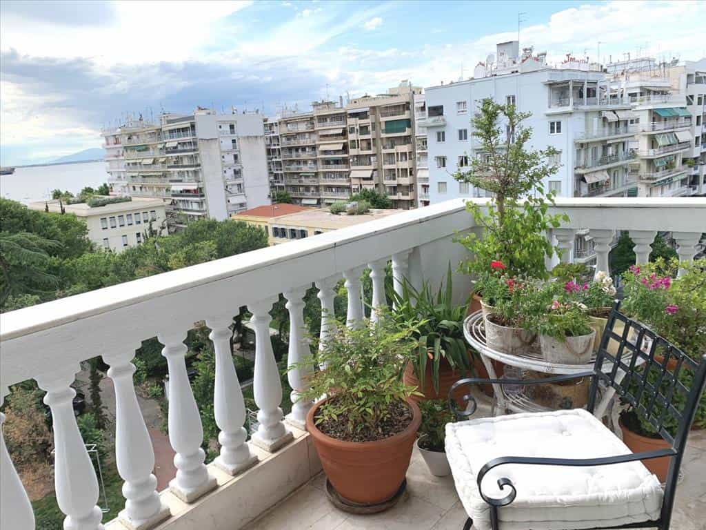公寓 在 Thessaloniki,  10795967