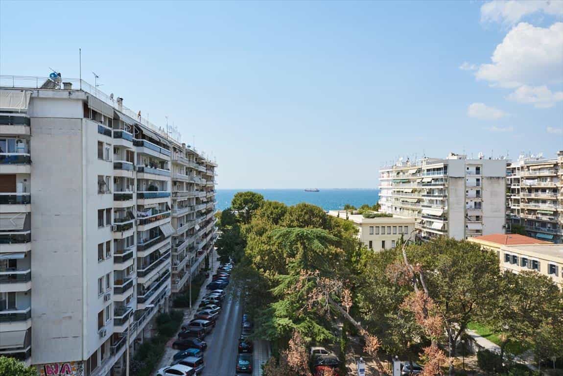 公寓 在 Thessaloniki,  10795967