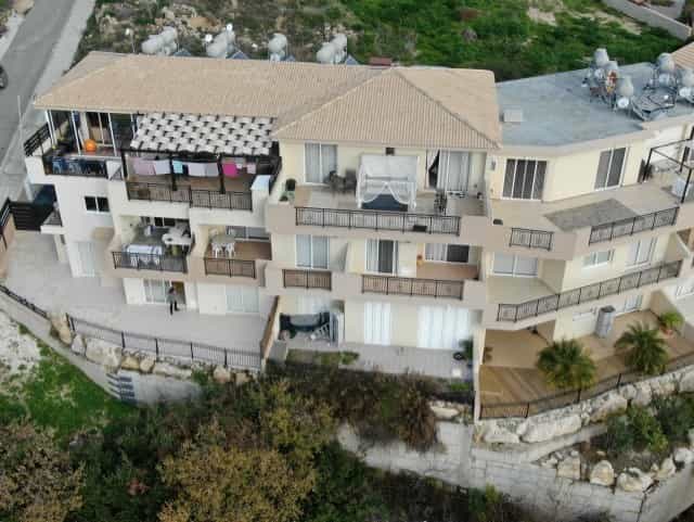 Condominium in Mesa Chorio, Paphos 10796759
