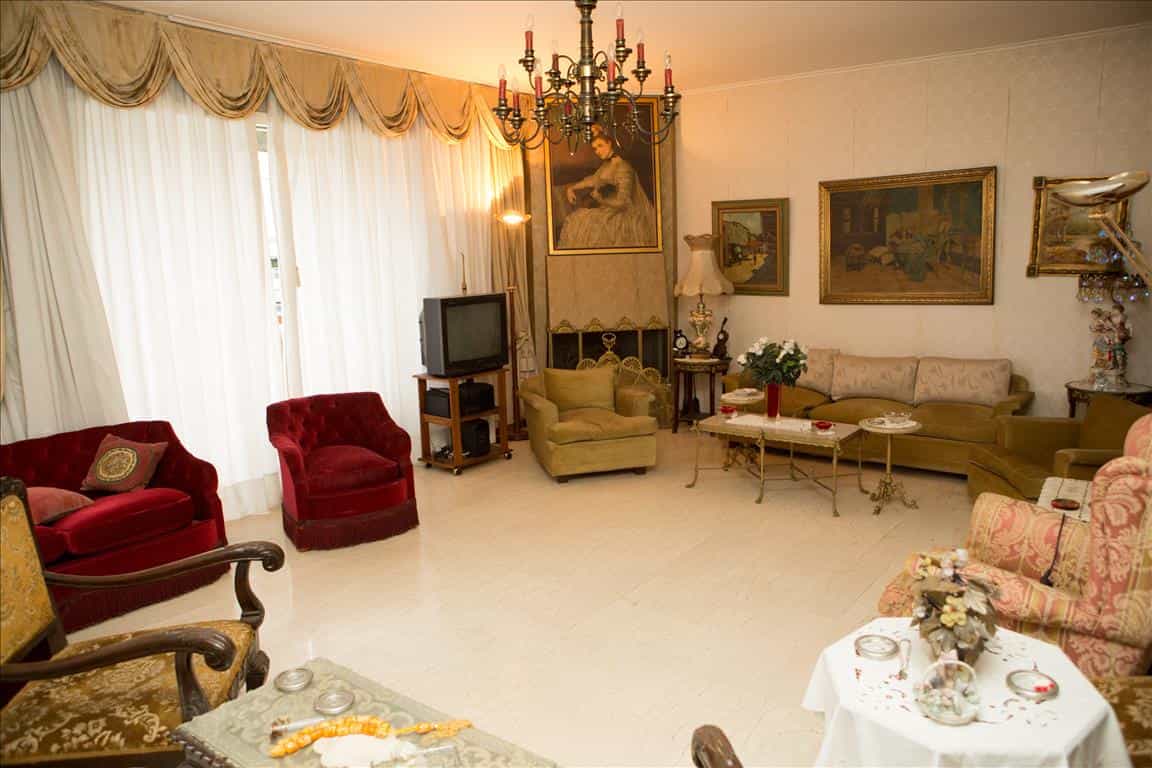 公寓 在 帕萊奧·法利羅, 阿蒂基 10797915