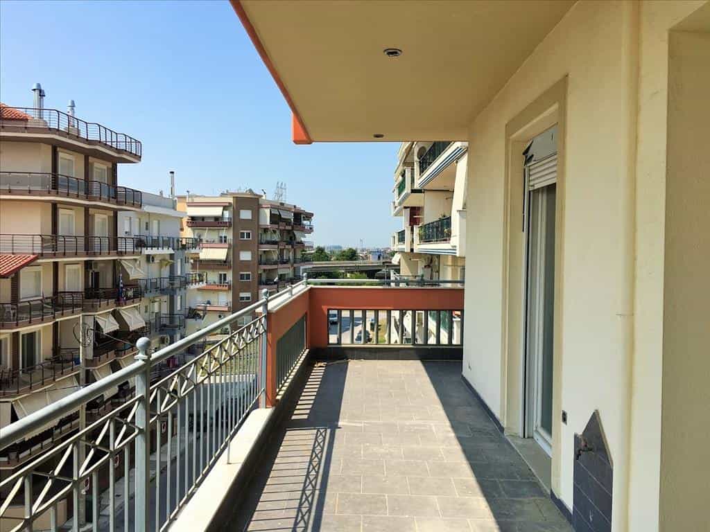 Condominium in Evosmos, Kentriki Makedonia 10798806