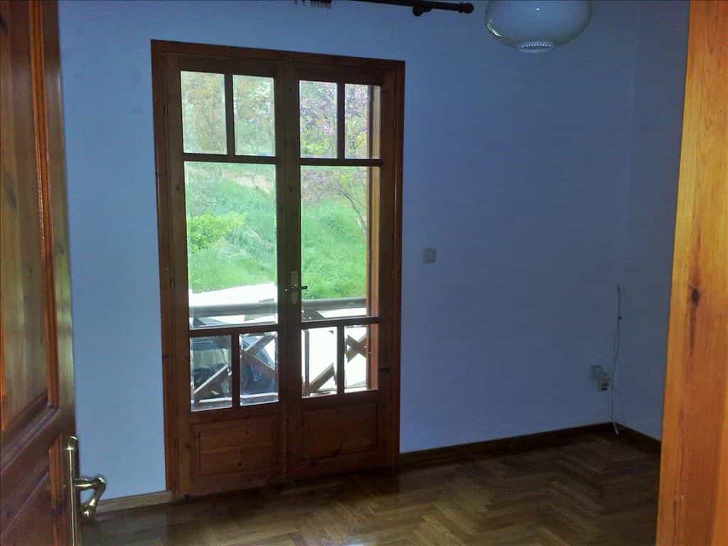 House in Neo Risio,  10799075