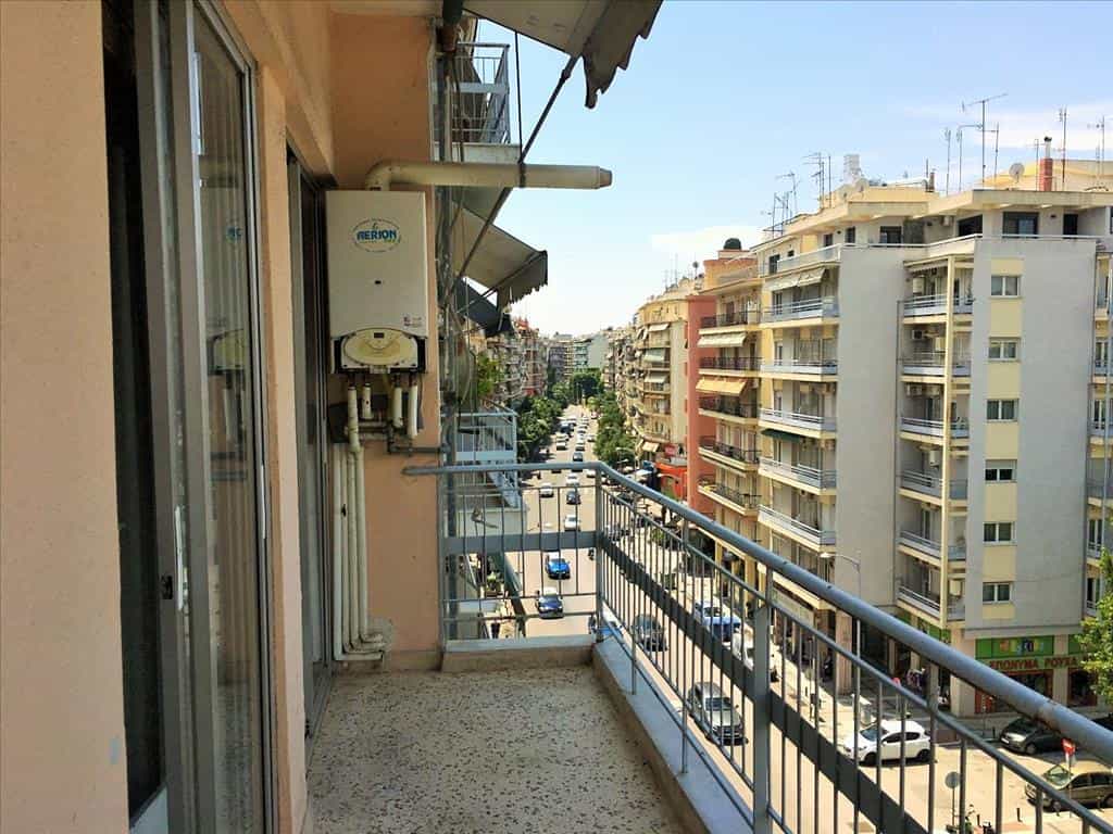 Квартира в Thessaloniki,  10799170