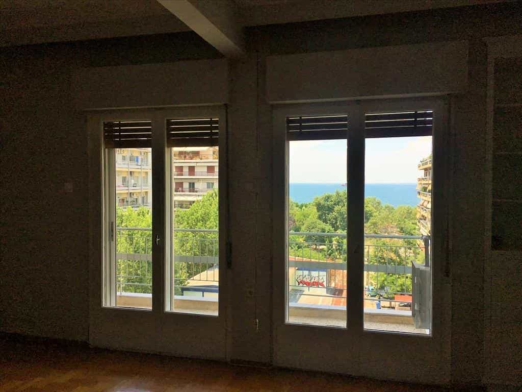 Condominio en Thessaloniki,  10799170