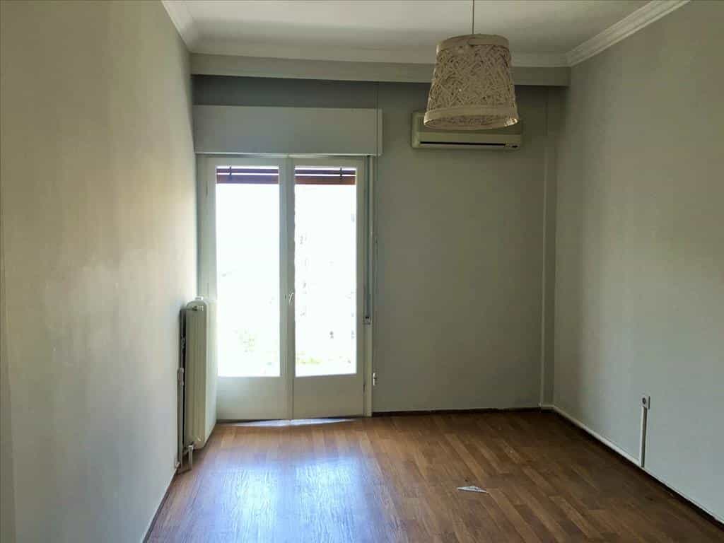 Condominio en Thessaloniki,  10799170