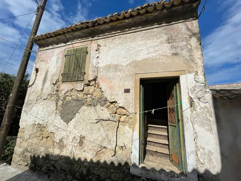 Rumah di Agios Mattheos,  10799600