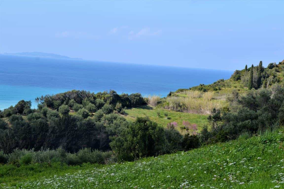 Land in Peroulades, Ionia Nisia 10799644
