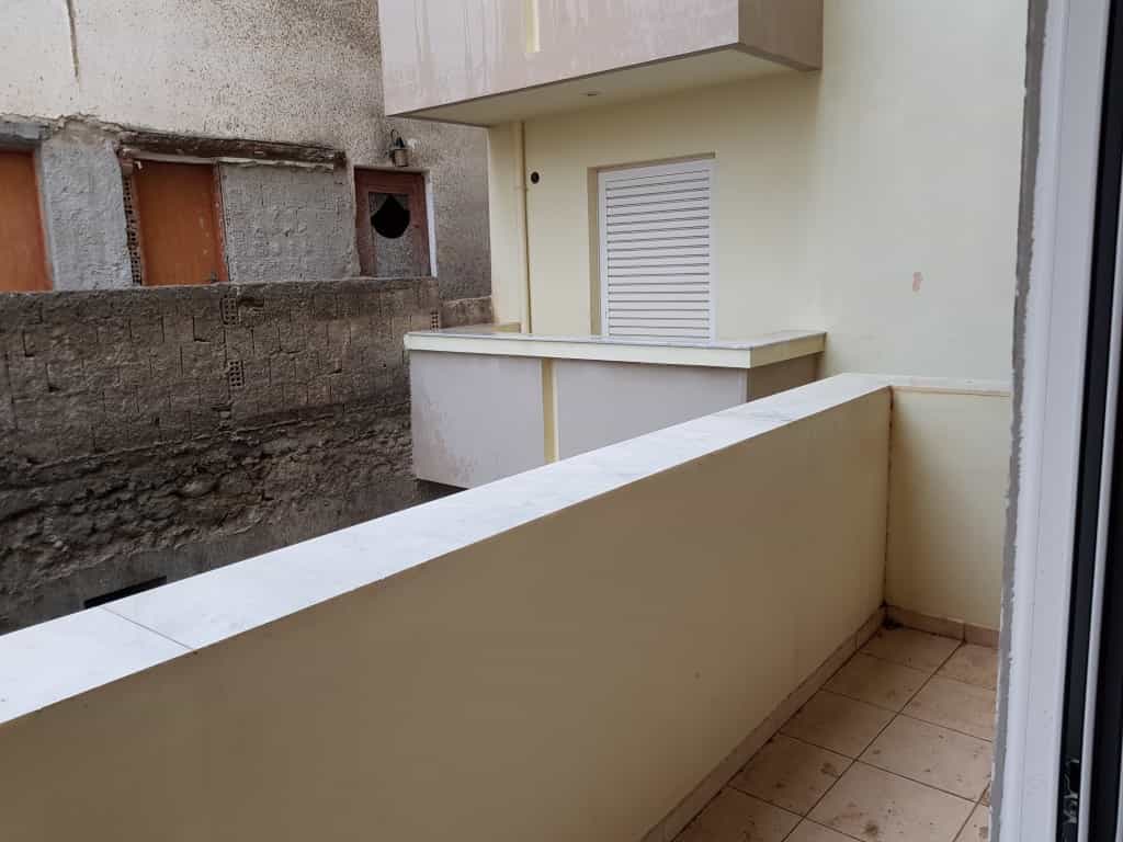 Condominium in Agios Nikolaos, Kriti 10801153