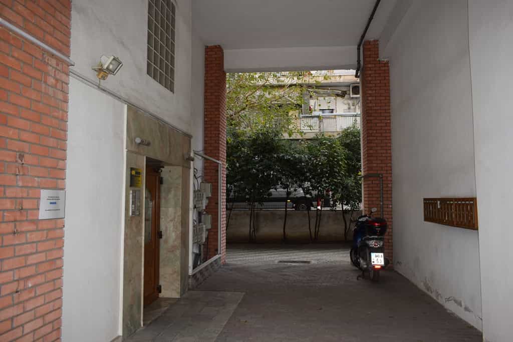 Condominium dans Thessaloniki,  10801193